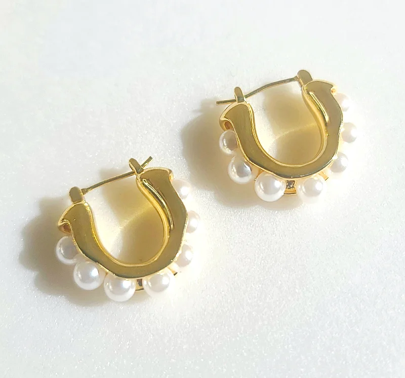 chic drop earrings for ladies-Pearlcore Huggie Hoop Earrings